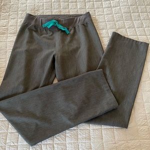 Figs women’s scrub pants, size Small Tall, Graphite